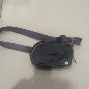 Lululemon cross body Fanny pack - grey.